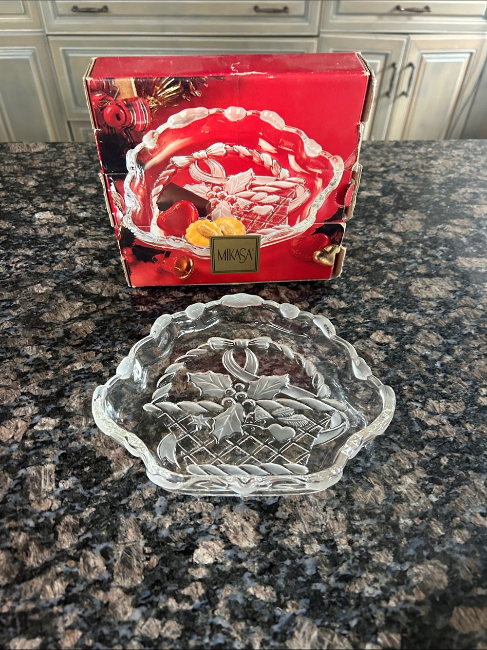 MIKASA VINTAGE POINSETTIA BASKET SWEET DISH 8 1/4"